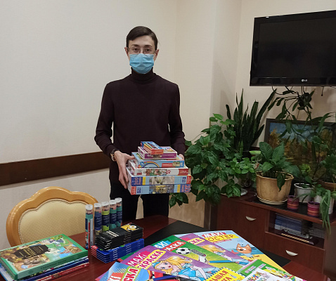 Галина Данчикова передала подарки детям, проходящим лечение от коронавируса